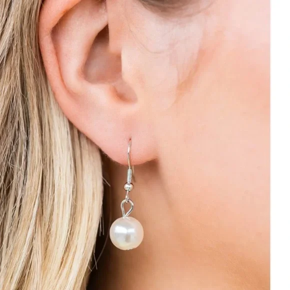 Current Collector Multi Necklace and free earrings NWT - Picture 3 of 4